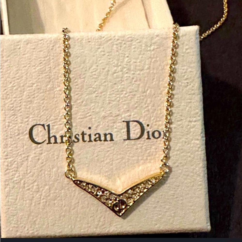 Dior Diamond V CD Gold Necklace EXQUISITE ⚜️ Pristine